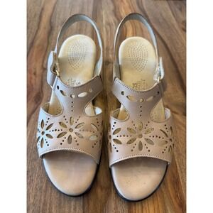 SAS Tripad Comfort Womens 8 N Beige Leather Floral Cutout Slingback Heel Sandals